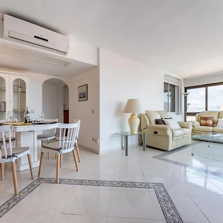 Malagasuite Skyviews * פואנגירולה