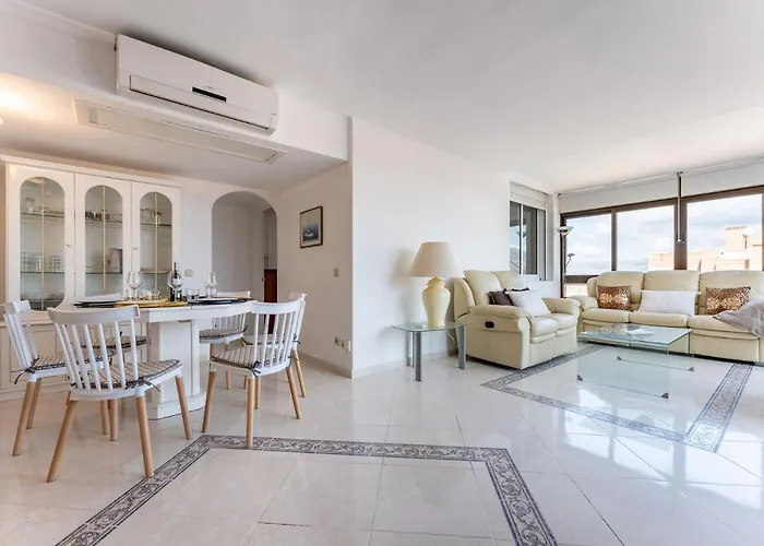 Malagasuite Skyviews * フエンヒロラ